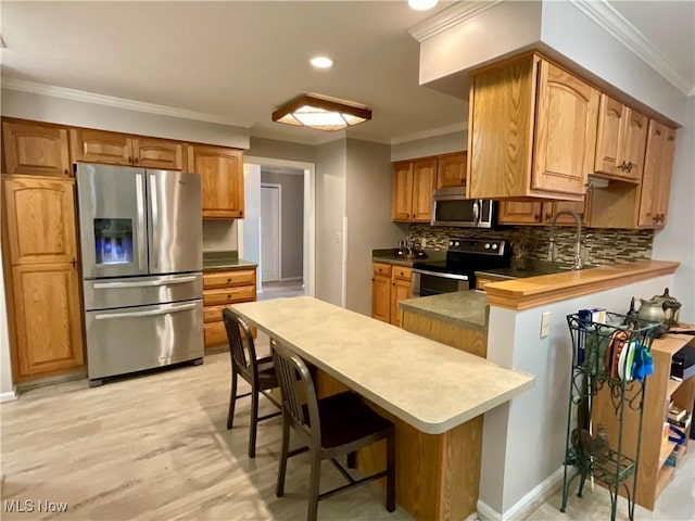 721 Winding Way, Akron, OH 44313 - kitchen featuring stainless steel appliances, a breakfast bar area, backsplash, recessed lighting, and ornamental molding