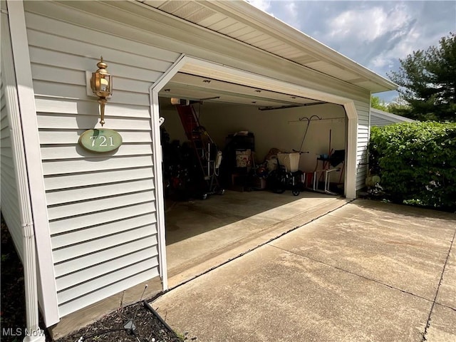 721 Winding Way, Akron, OH 44313 - garage featuring concrete driveway