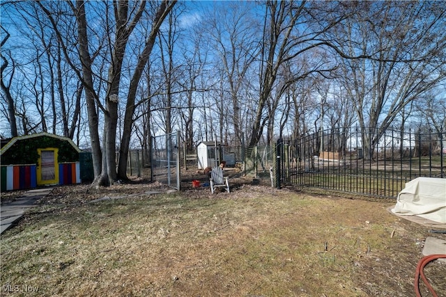 view of yard with an outbuilding and fence