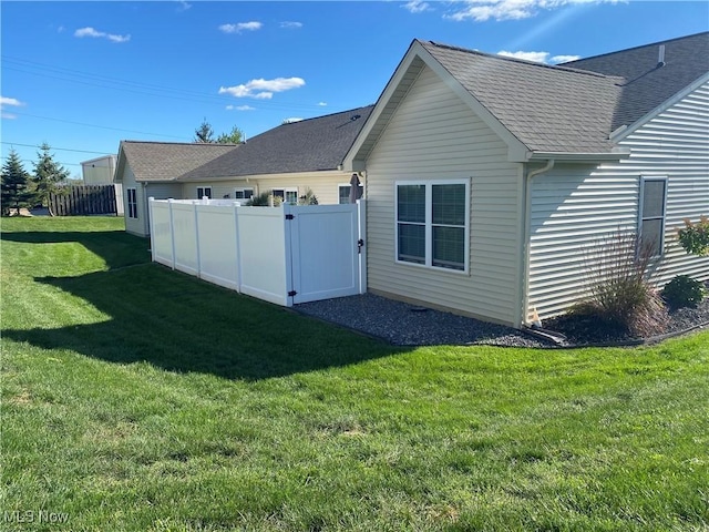 back of house featuring a yard