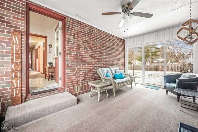 sunroom with ceiling fan