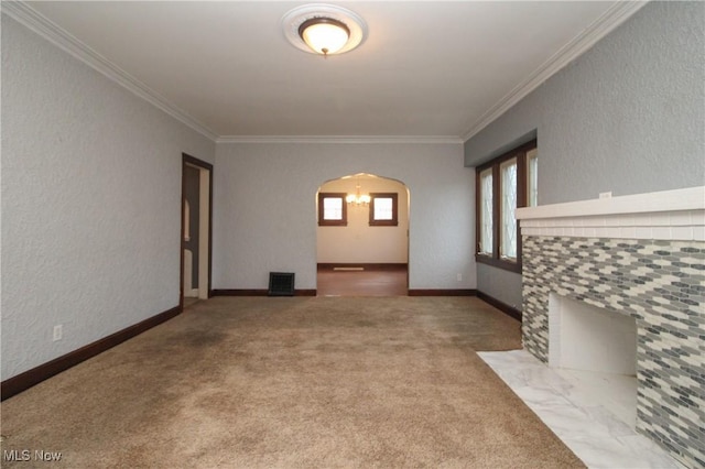 unfurnished living room featuring ornamental molding and carpet flooring