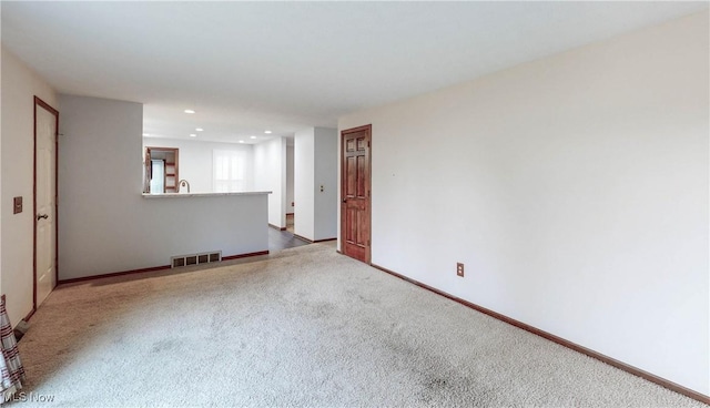 unfurnished room featuring carpet flooring and sink