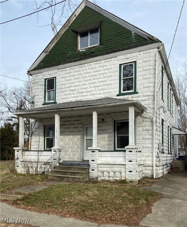 view of front facade with covered porch