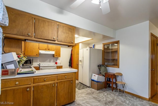 kitchen featuring decorative backsplash, stainless steel appliances, and ceiling fan