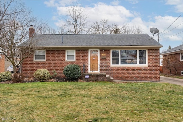 view of front of home featuring a front yard