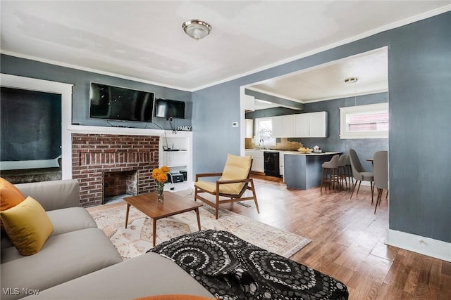 living room with crown molding, a wealth of natural light, beverage cooler, and wood-type flooring