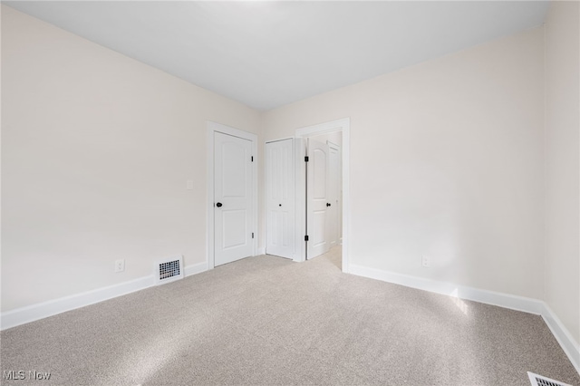 unfurnished room featuring carpet flooring