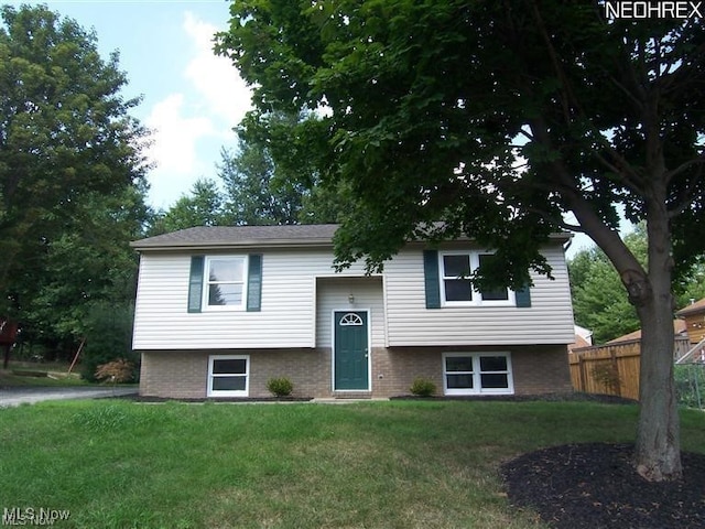 1523 Queenstown Rd, Brimfield, OH 44240 - raised ranch with a front lawn