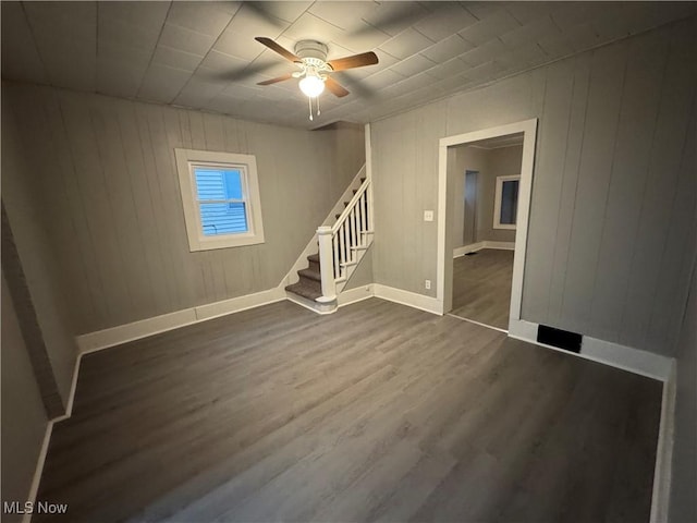 spare room featuring dark hardwood / wood-style floors and ceiling fan