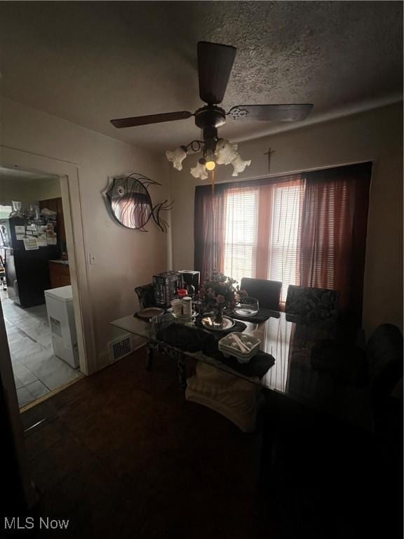 dining area with ceiling fan