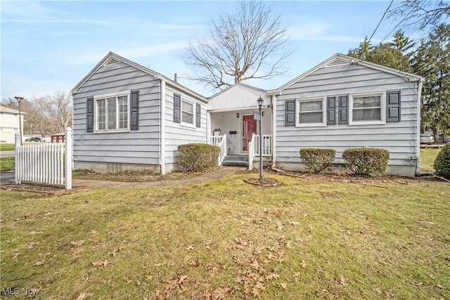 view of front facade with a front yard