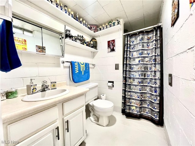 bathroom featuring a shower with curtain, vanity, concrete floors, and toilet