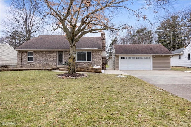 view of front facade featuring a garage and a front yard