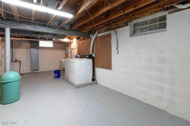 basement with washer / dryer