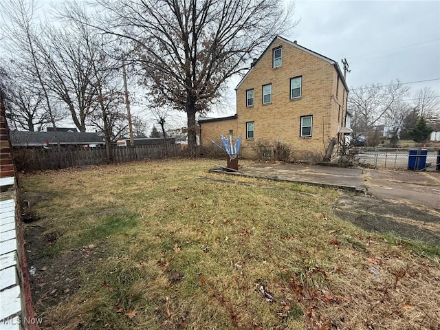 view of yard with a patio