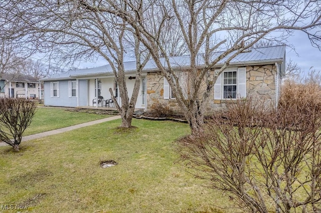 single story home featuring a front yard