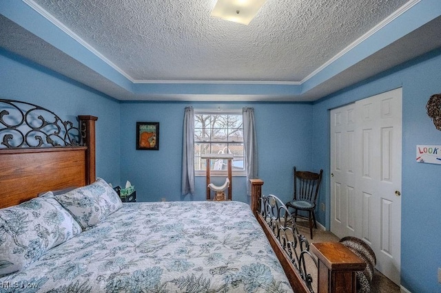 bedroom featuring a tray ceiling and a textured ceiling