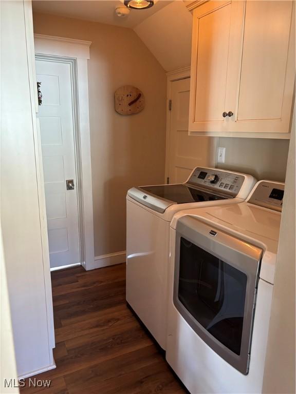 washroom featuring cabinets, dark wood-type flooring, and independent washer and dryer