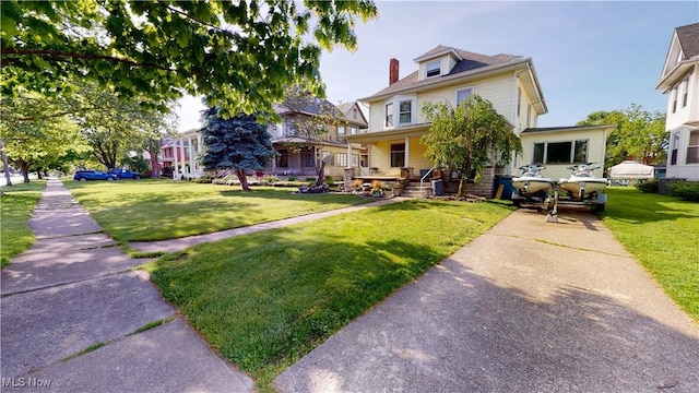 view of front facade featuring a front lawn and a porch