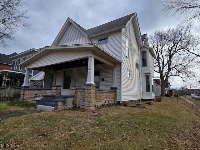 view of front of property featuring covered porch and a front lawn