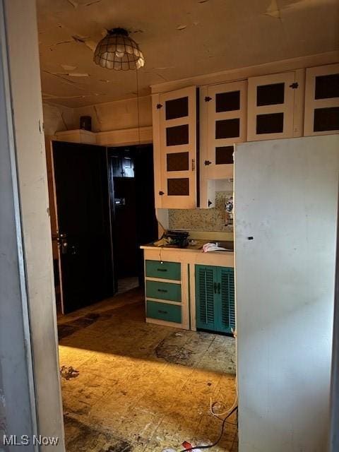 kitchen featuring green cabinetry