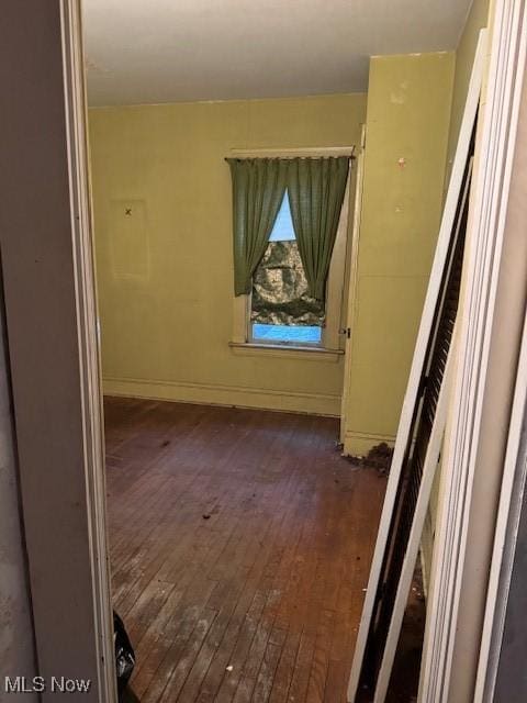 spare room with dark hardwood / wood-style floors