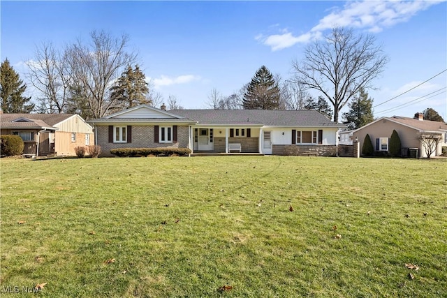 ranch-style house featuring a front lawn