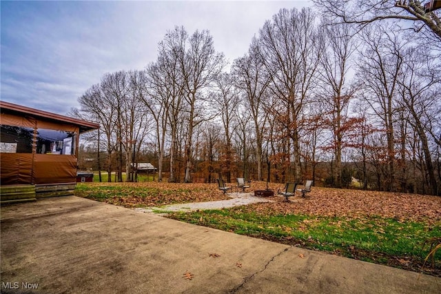 view of yard featuring a patio