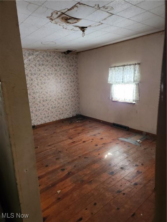 spare room featuring dark hardwood / wood-style floors