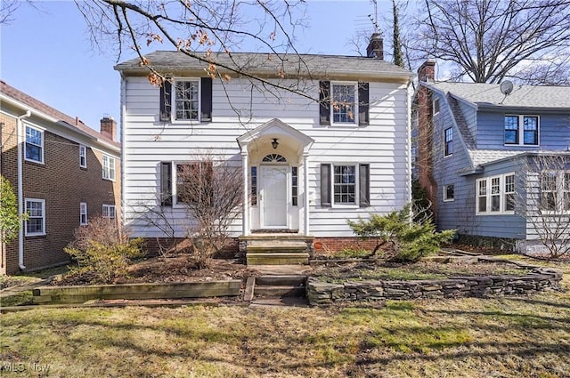 view of front of home featuring a front lawn