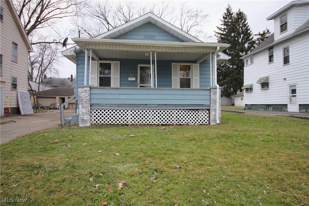 bungalow with a front yard and covered porch