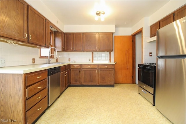 kitchen with tasteful backsplash, sink, and stainless steel appliances