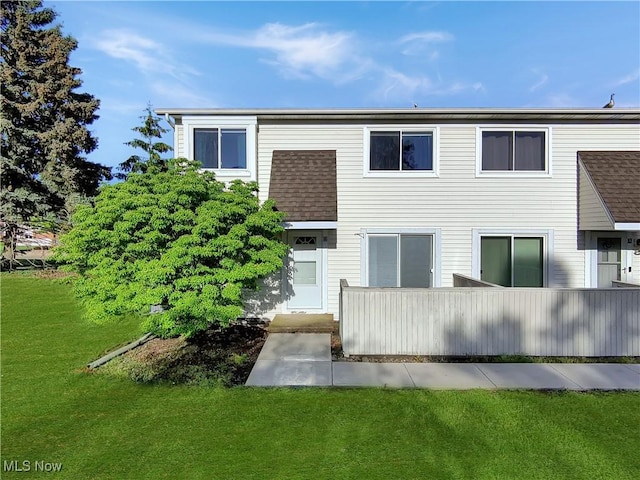 5540 Wrens Ln Unit 26D, Willoughby, OH 44094 - back of house featuring a yard