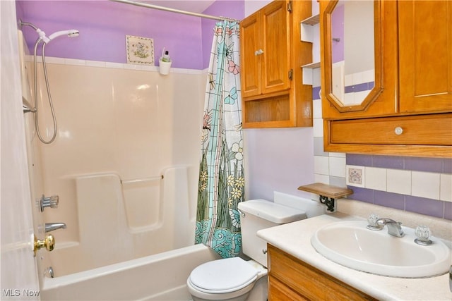 full bathroom featuring shower / tub combo with curtain, vanity, decorative backsplash, and toilet