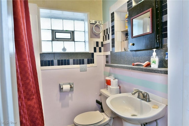 bathroom featuring sink and toilet