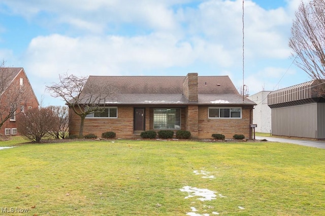 view of front of house with a front lawn