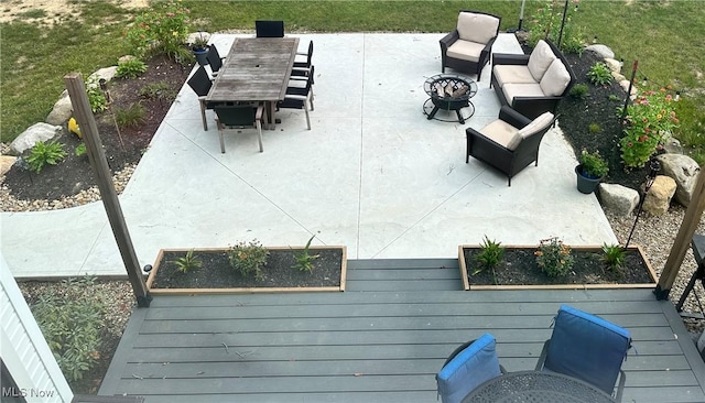 exterior space featuring an outdoor living space with a fire pit