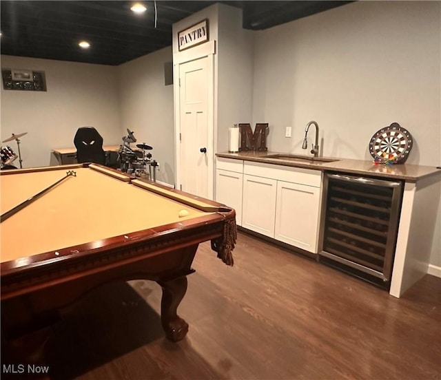 game room featuring wine cooler, billiards, dark wood-type flooring, and indoor wet bar