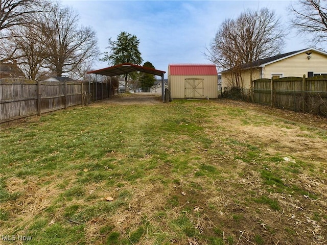 view of yard with a shed