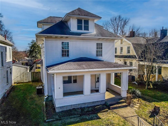 view of front of home featuring a front lawn and covered porch