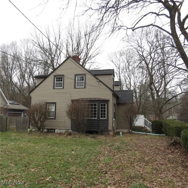 back of house featuring a yard