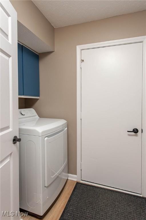 laundry area featuring washing machine and clothes dryer and a textured ceiling