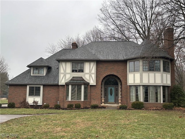 view of front of house featuring a front yard