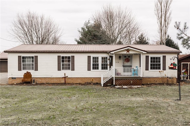 view of front of house featuring a front yard