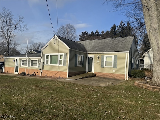 view of front of property featuring a front lawn and a patio