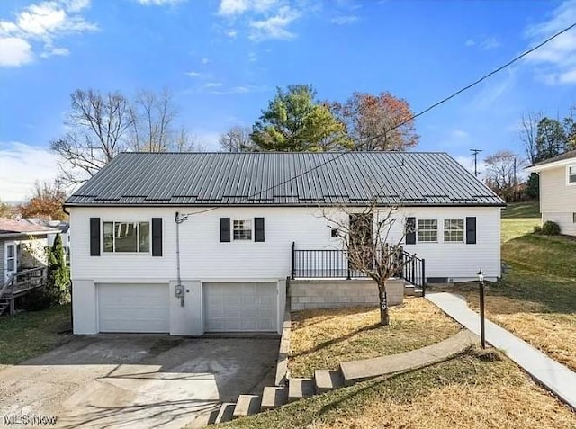 view of front of house featuring a garage