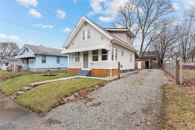 view of front of home featuring a front lawn