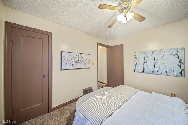 bedroom with ceiling fan, a textured ceiling, and carpet flooring