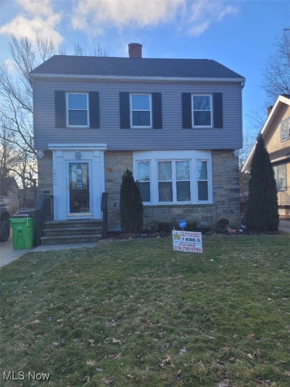 view of front facade with a front yard